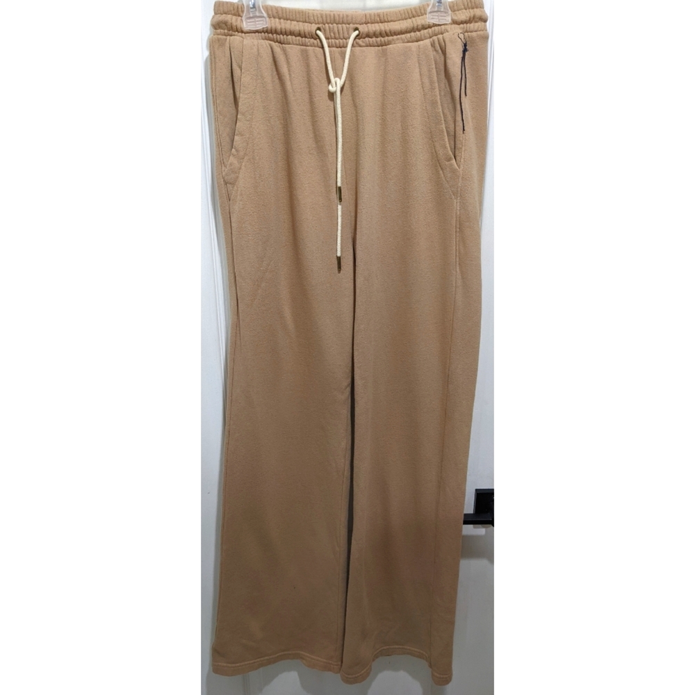 NEW Citizens of Humanity | Nia Wide-leg Sweatpant in Nougat - Picture 6 of 13